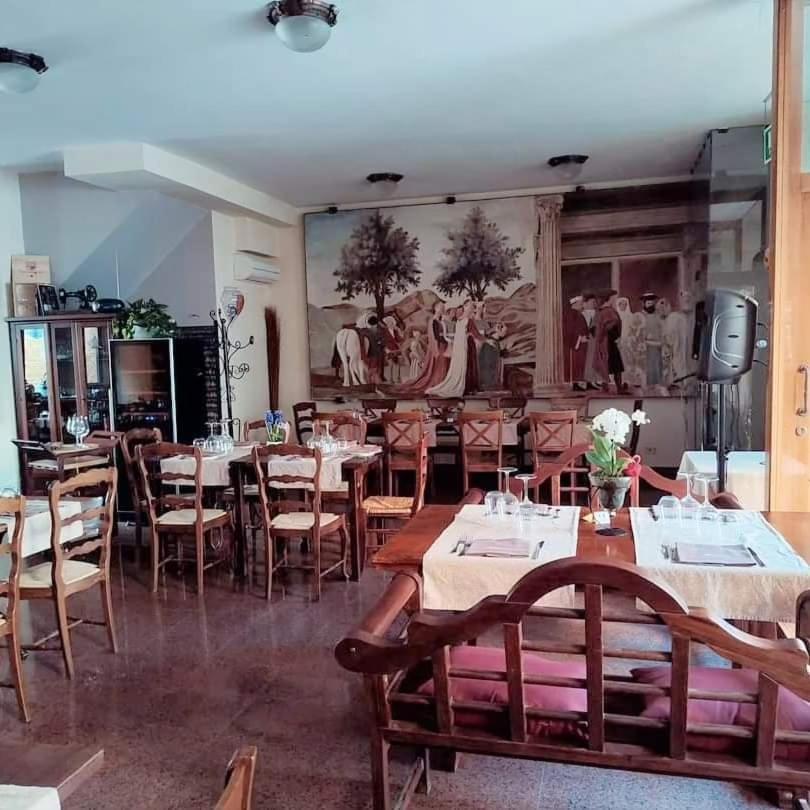 فندق La Grotta San Michele Montevettolini المظهر الخارجي الصورة